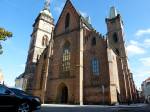 Procházkový okruh po starém městě začíná na Velkém náměstí u katedrály